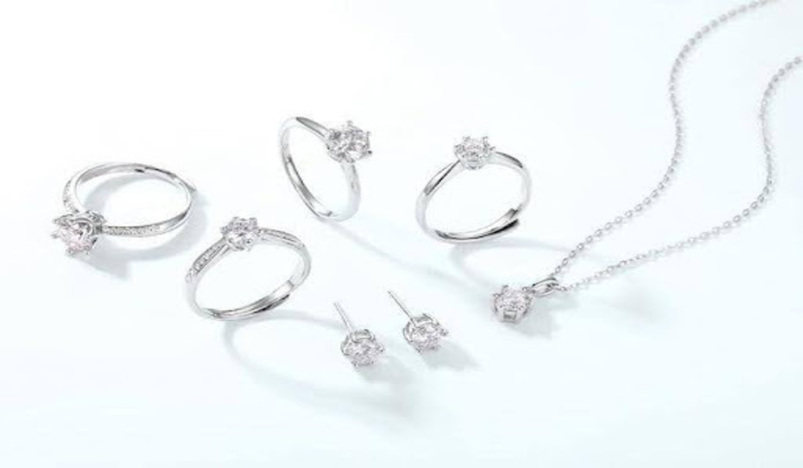 Moissanite Engagement Rings Online